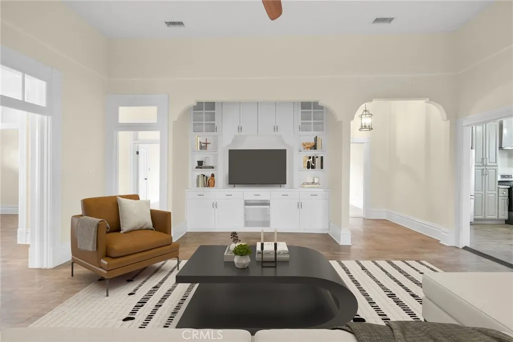 1598 W 36th Place, Los Angeles, California 90018 home-pic-8